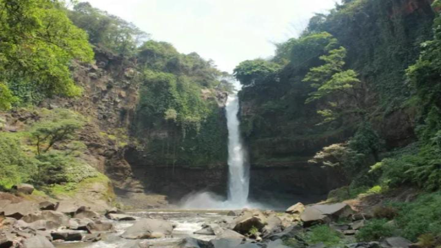 Pesona Air Terjun Coban Baung yang Menyegarkan Jiwa